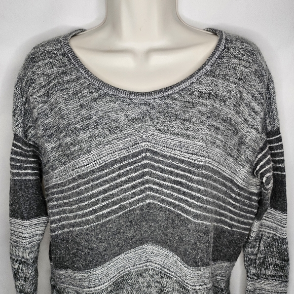 Women Express Gray Wool Mohair Long Sleeve Chevron Striped Pullover Sweater XS S - Picture 2 of 7